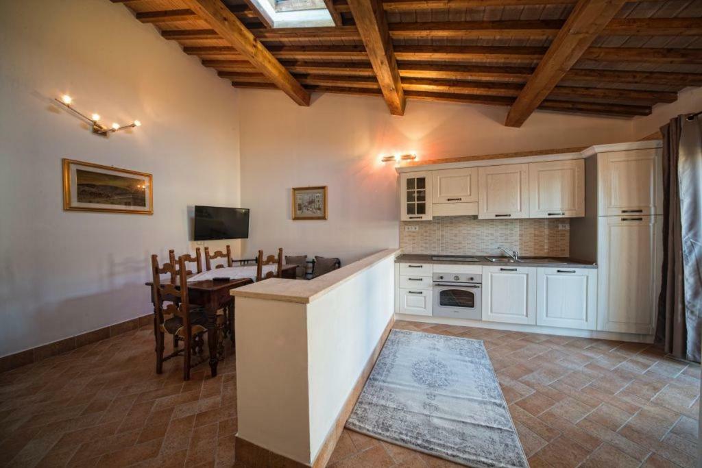 La Vecchia Cantina Guzzardi * Lari